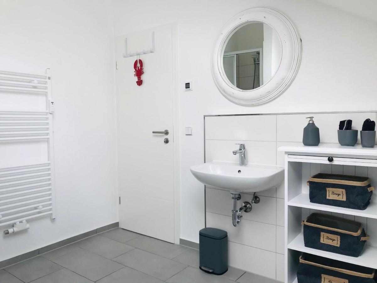 Moderne Ferienwohnung Mit Balkon, Meerblick - Ferienresidenz Zwei Boddenfewo 1-5 Lietzow Ngoại thất bức ảnh